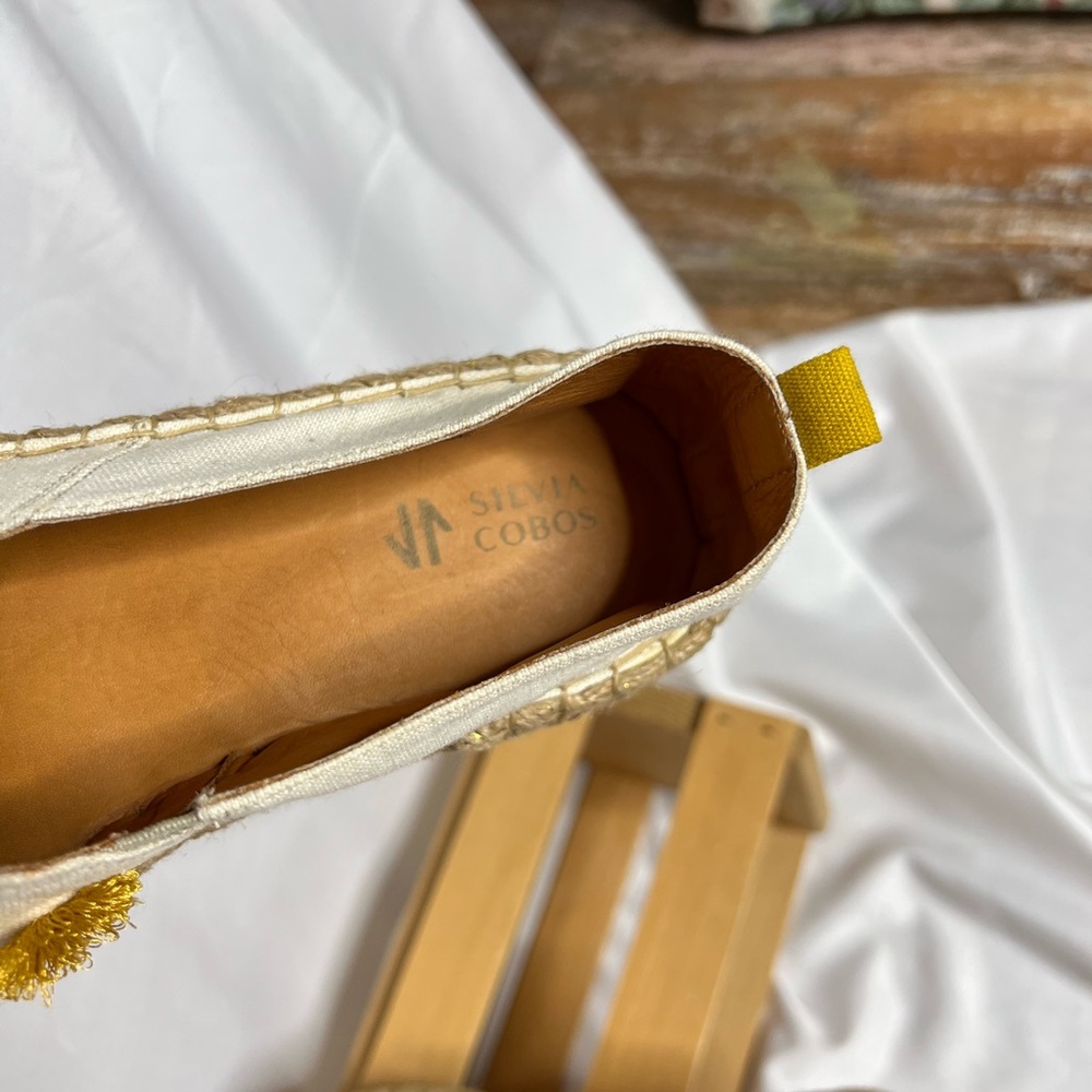 Silvia Cobis Soil Mocasines Leather Flat Espadrilles Women’s Cream/Gold Pom Poms - Picture 9 of 15